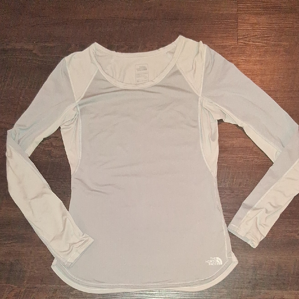 The North Face Women's Light Gray Long Sleeve Top